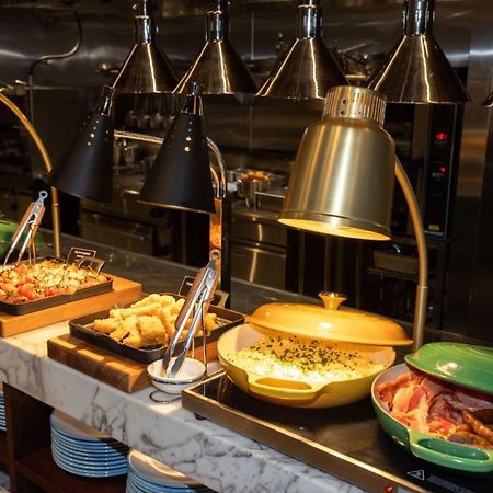 Horizon By Skycity Auckland Eksteriør billede A chafing dish buffet