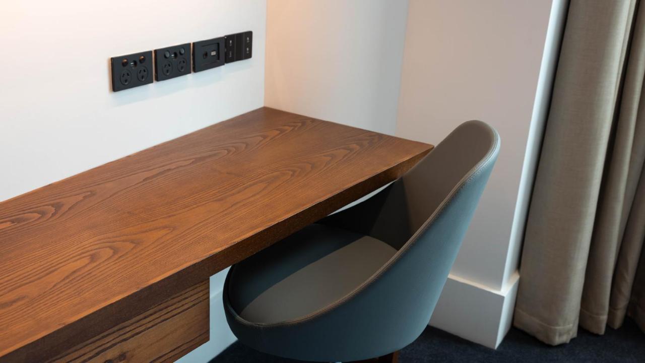Horizon By Skycity Auckland Eksteriør billede A desk in a hotel room