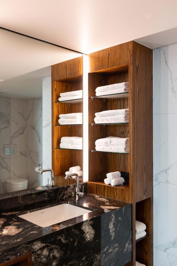 Horizon By Skycity Auckland Eksteriør billede A bathroom cabinet