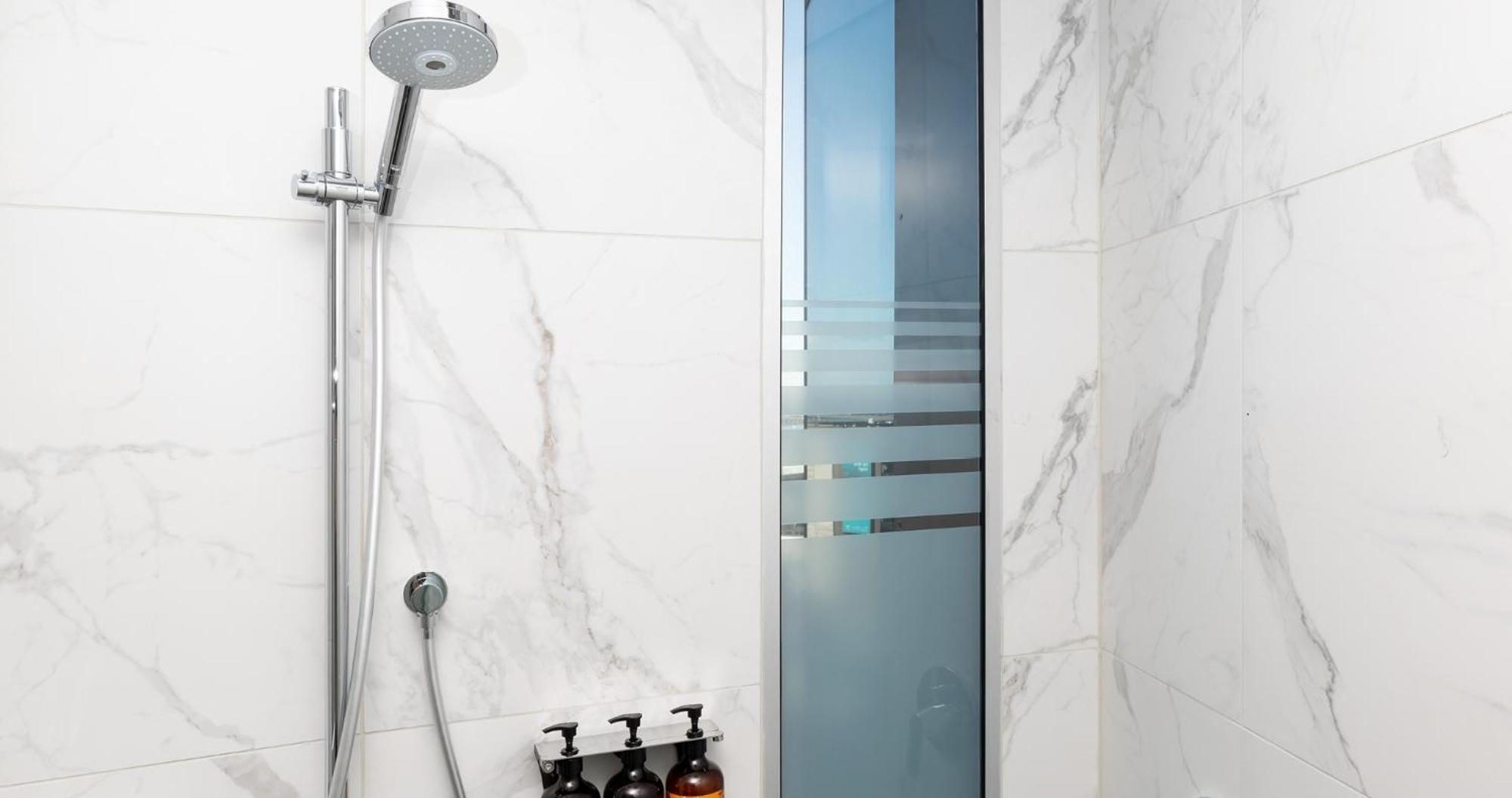 Horizon By Skycity Auckland Eksteriør billede A shower