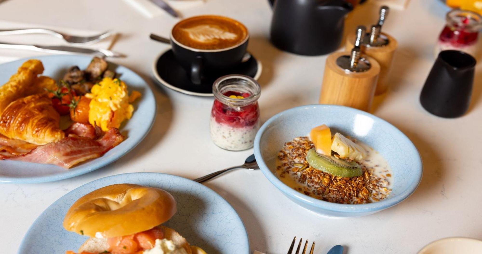 Horizon By Skycity Auckland Eksteriør billede Breakfast at the Bluebird Cafe